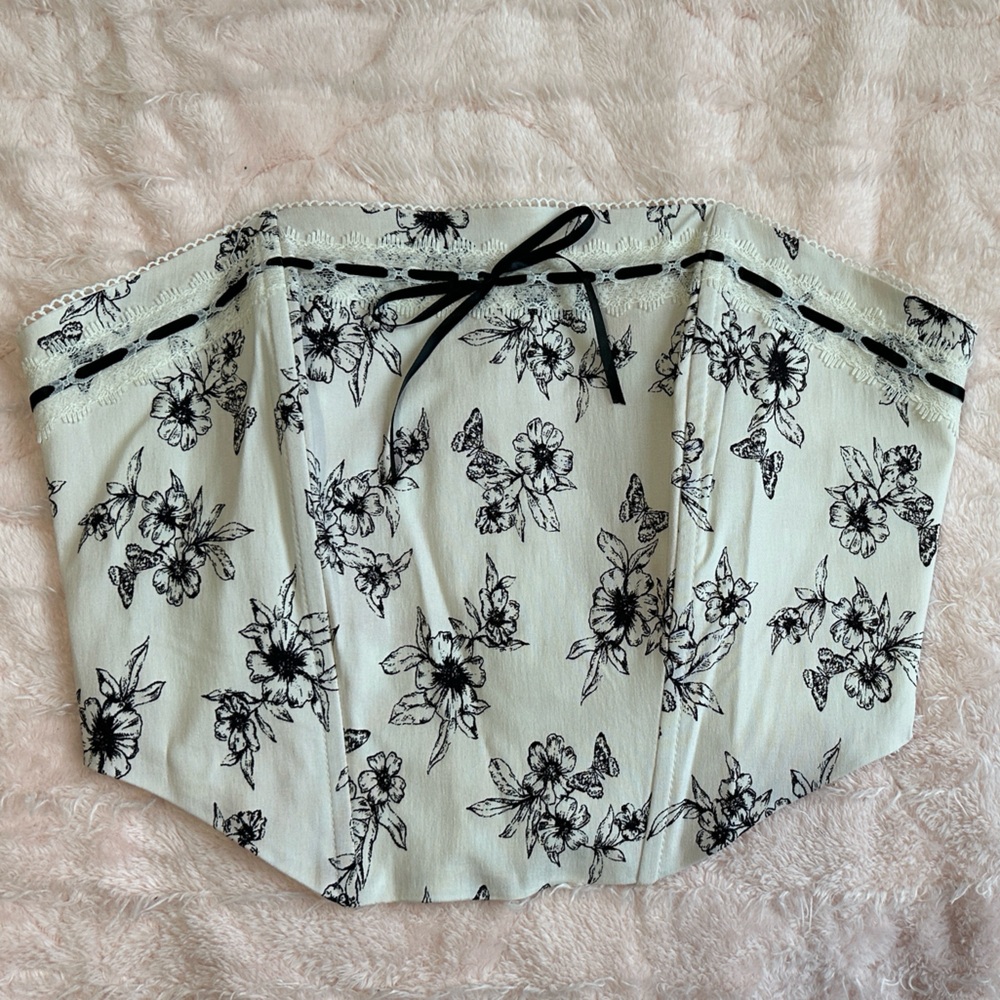 Beverly and Beck Black and White Corset style Crop Top - Size S -EUC